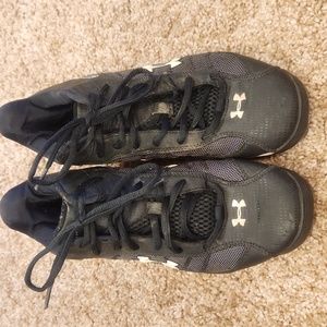 Under Armour Boys Football Cleats, size 5